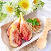 OMさんの Coconut milk & chia seeds pudding with seasonal fruits(fig)/ココナッツミルクとチアシードのプリン、季節のフルーツ添え(イチジク)